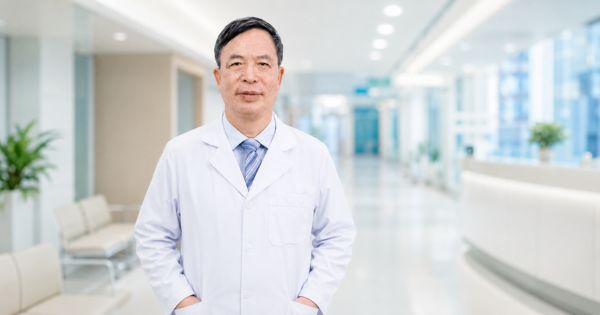 Bác sĩ Nguyễn Quốc Tiến trưởng khoa tiết niệu, nam học, nội tổng quát