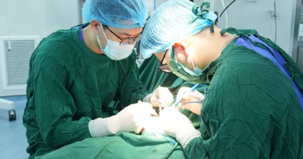 Đội ngũ y bác sĩ True Hope phối hợp phẫu thuật ca bệnh gãy dương vật cho nam sinh lớp 12