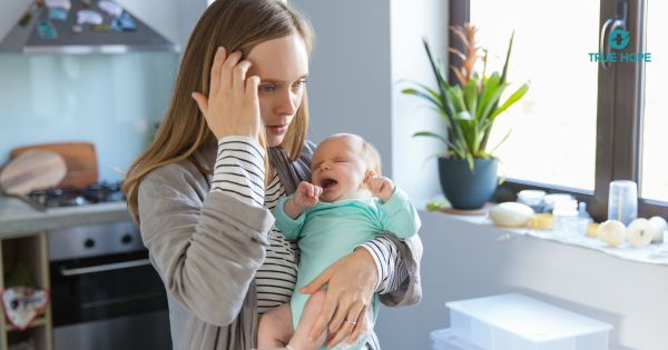Mẹ bỉm đứng lâu chăm con nguy cơ cao bị suy giãn tĩnh mạch chi dưới