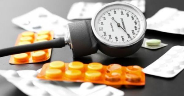 Một số thuốc huyết áp như lợi tiểu thiazide có thể làm tăng acid uric