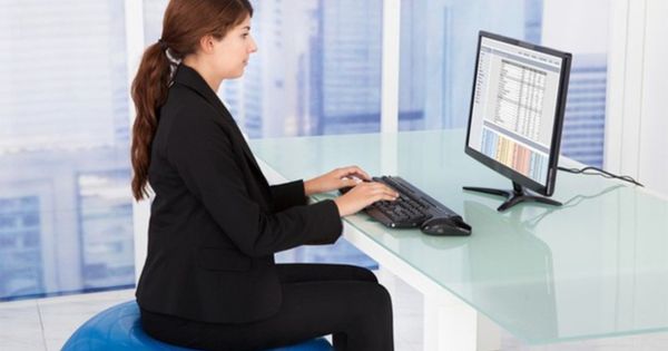 Hình ảnh tư thế ngồi đúng khi làm việc