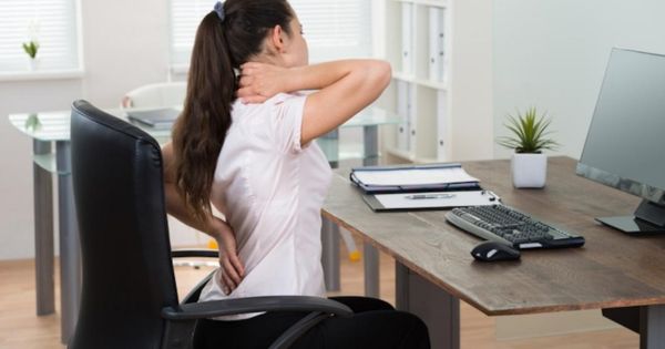 Không ngồi hoặc đứng bất động quá 1 tiếng sau điều trị tĩnh mạch