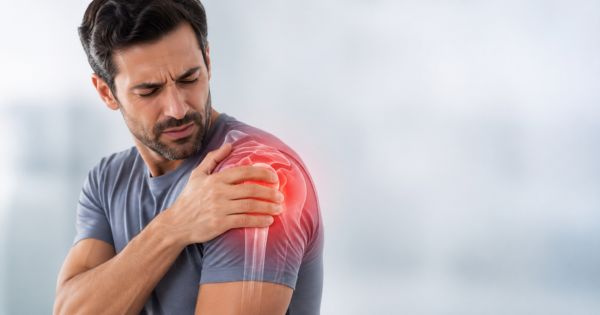 Không nên xoa dầu, nắn bóp vai khi chưa rõ nguyên nhân gây đau khớp vai
