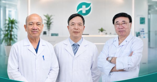 Bác sĩ khám sức khỏe tại True Hope