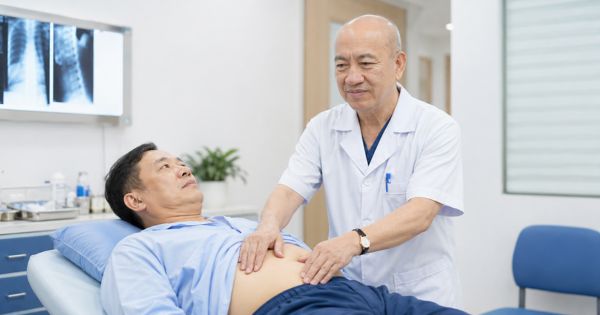 Khám ngoại khoa cùng BSCKII Lê Bá tại Hà Nội
